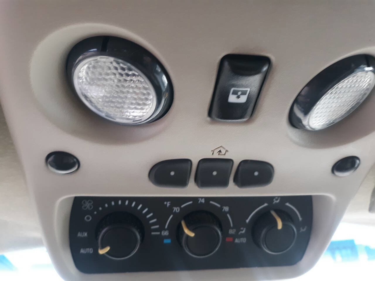 Used 2006 GMC Yukon Denali image 22