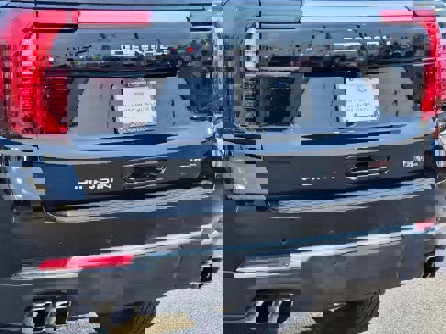 Used 2025 GMC Yukon XL Denali image 9