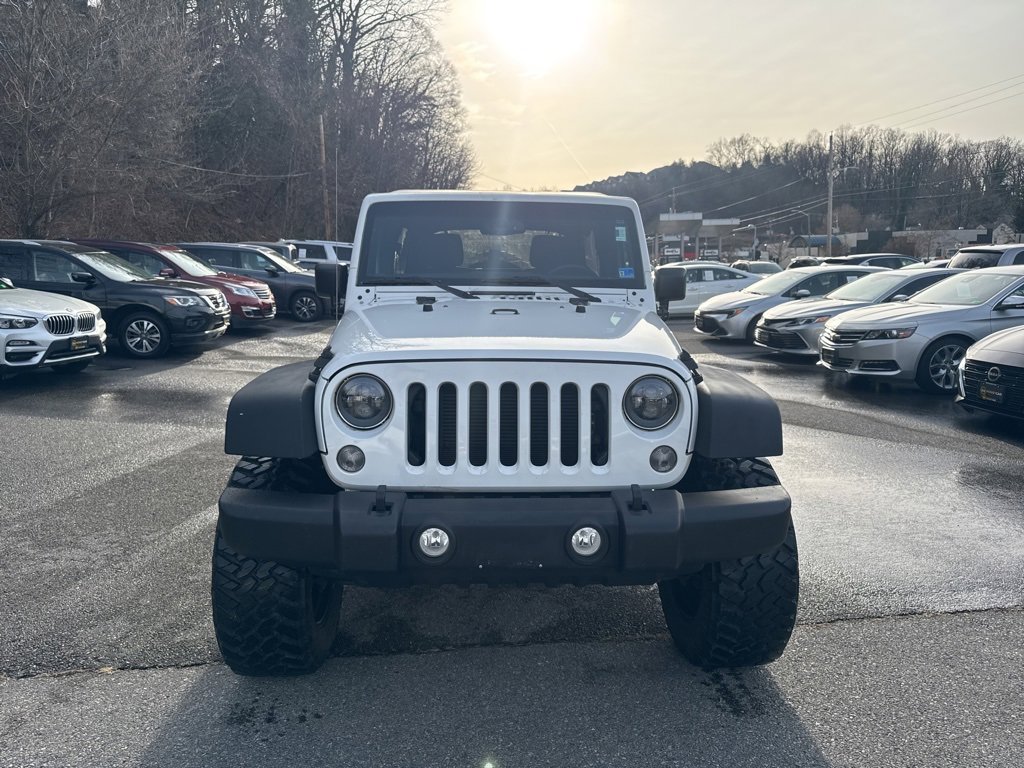 Used 2016 Jeep Wrangler Unlimited Rubicon w/ Connectivity Group image 2