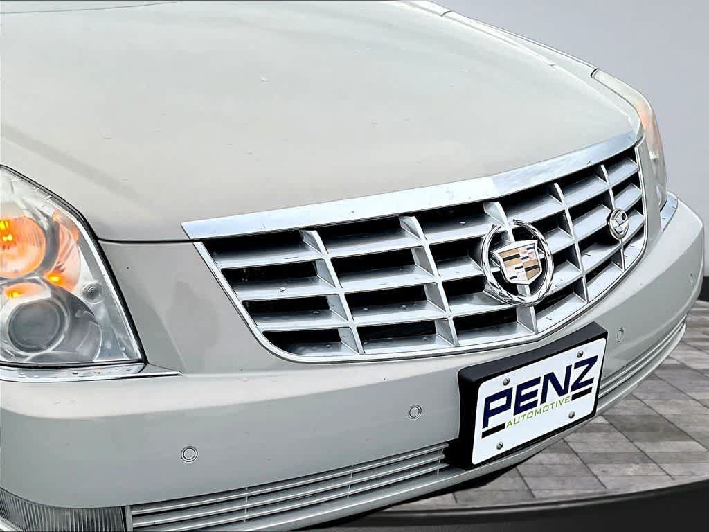 Used 2008 Cadillac DTS FWD image 32