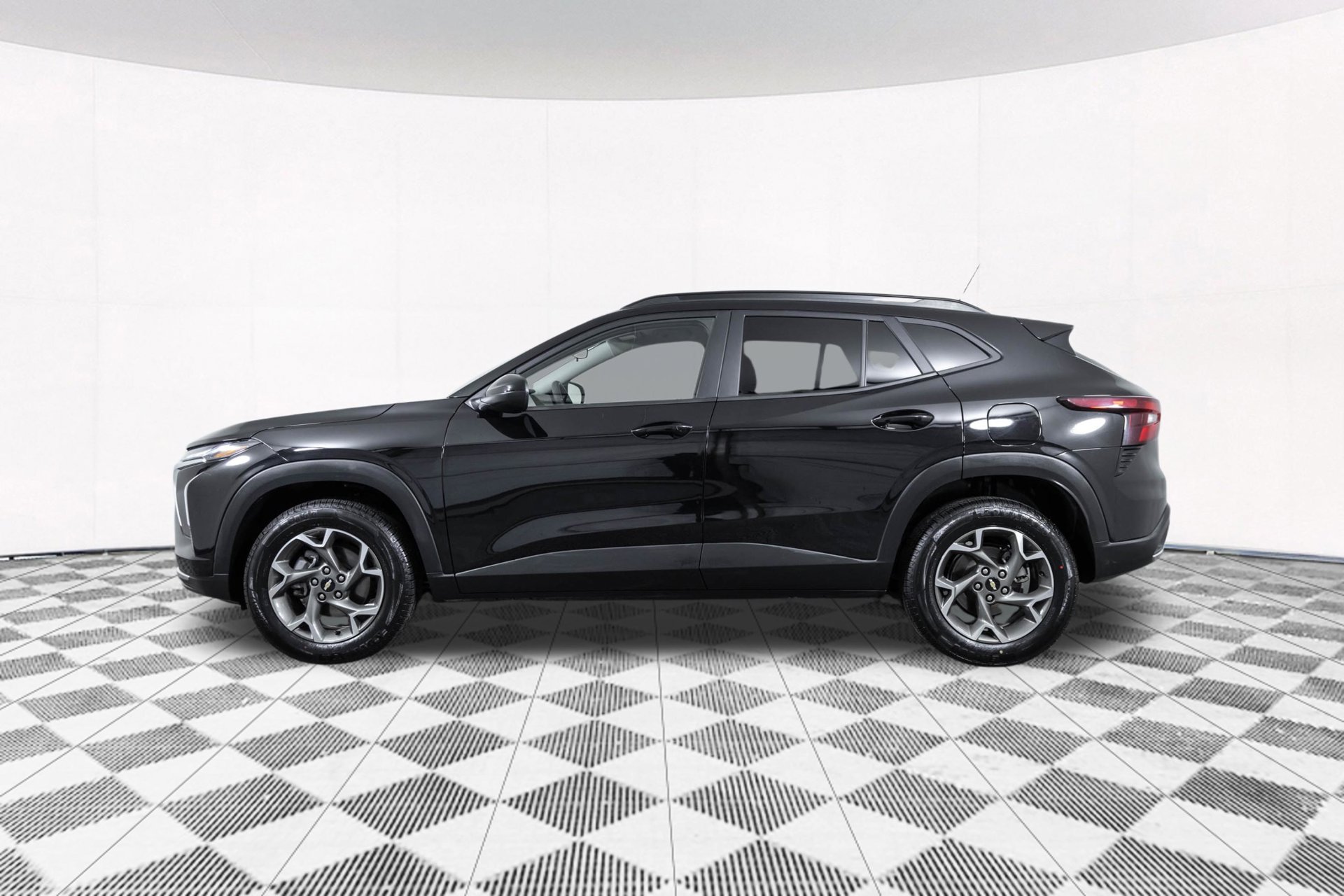 Used 2025 Chevrolet Trax LT FWD image 13