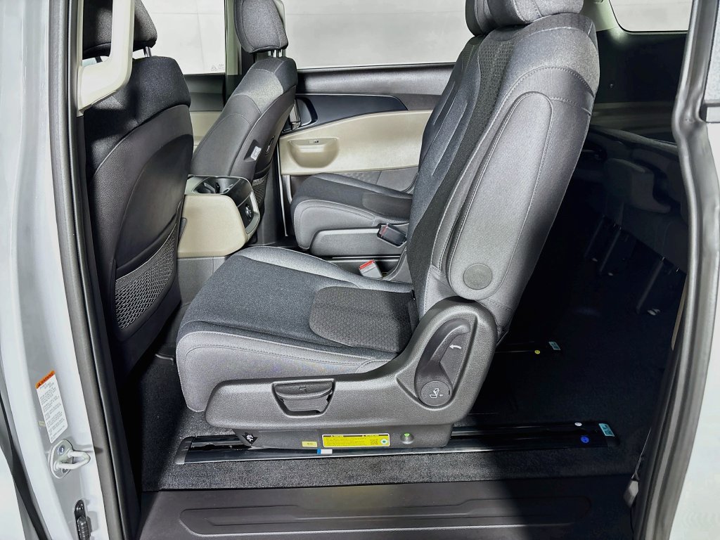 New 2027 Kia Carnival LX FWD image 19