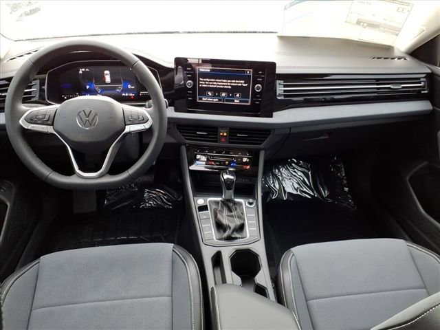 New 2026 Volkswagen Jetta SE FWD image 10