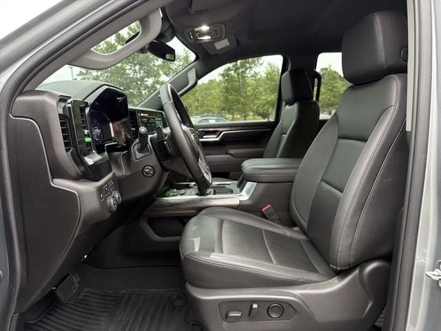 Used 2025 Chevrolet Silverado 1500 LTZ w/ LTZ Convenience Package II AWD/4WD image 11