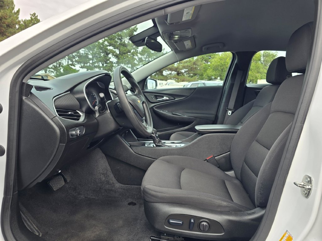 Used 2024 Chevrolet Malibu LT FWD image 11