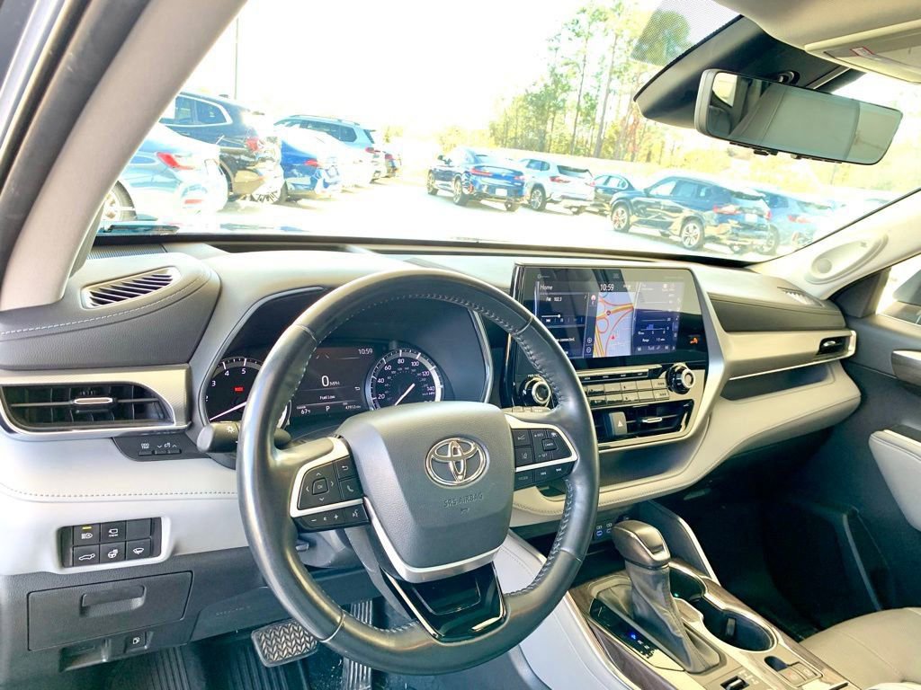 Used 2022 Toyota Highlander Platinum image 13