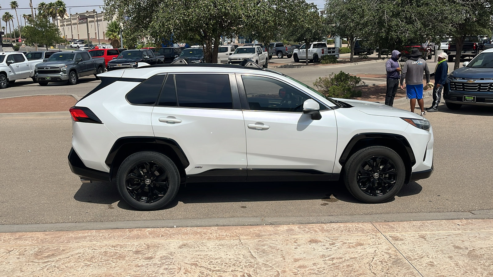 Used 2023 Toyota RAV4 SE w/ Convenience Package AWD/4WD image 9