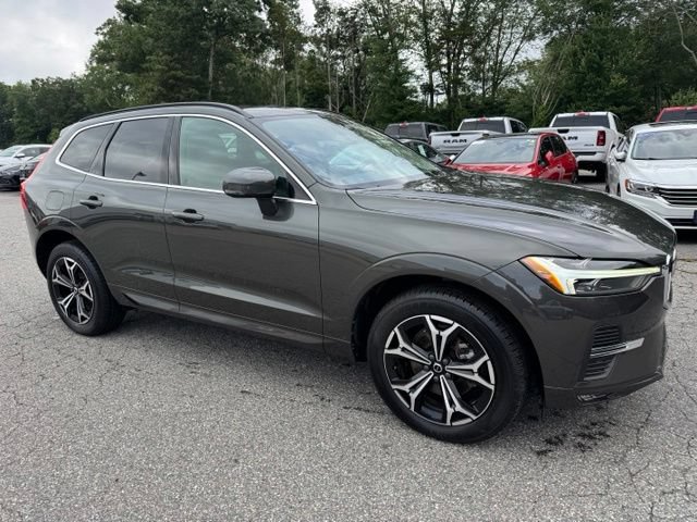Used 2022 Volvo XC60 B5 Momentum w/ Climate Package AWD/4WD image 3