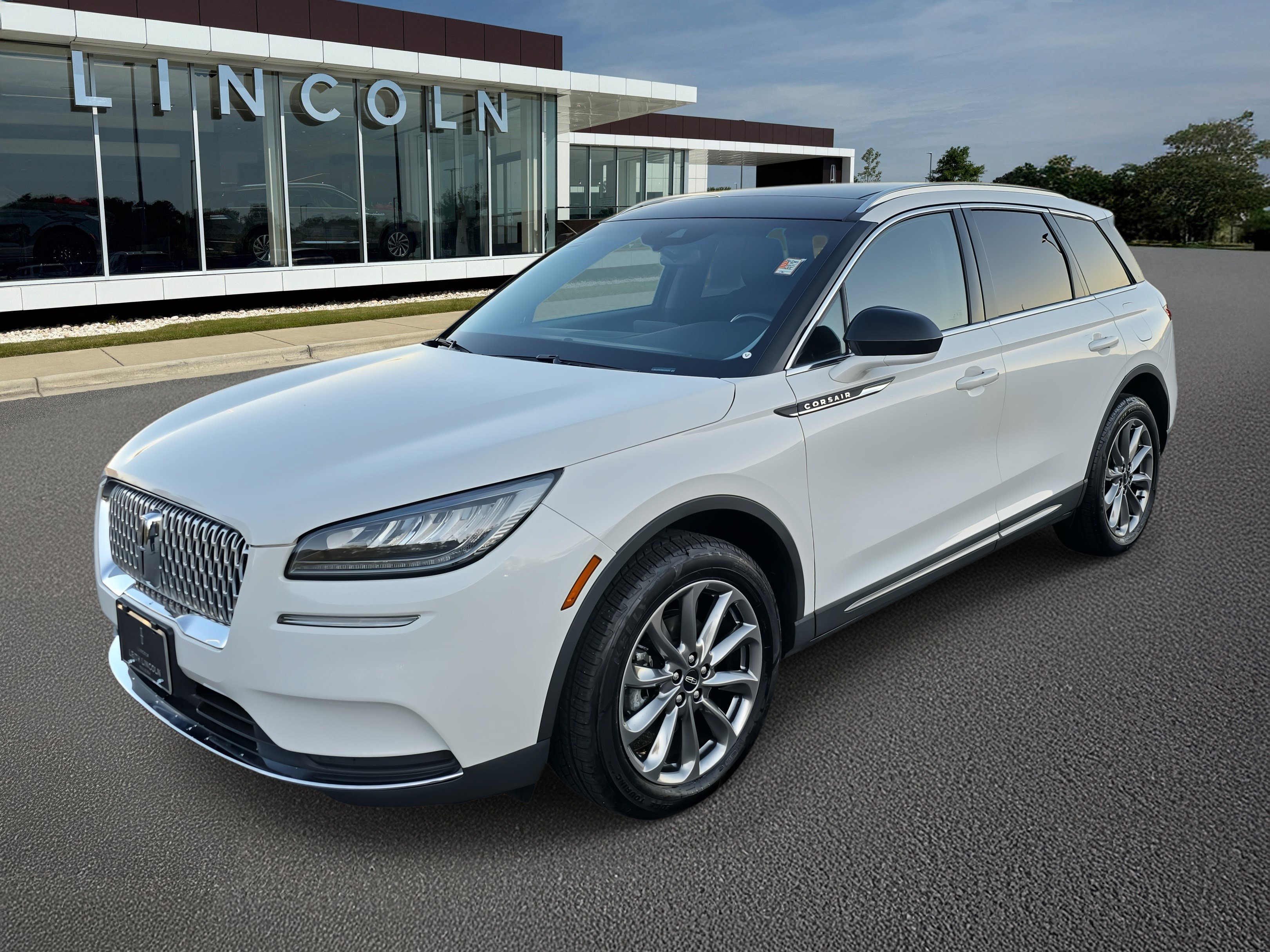 Certified 2022 Lincoln Corsair AWD w/ Premium Package image 1