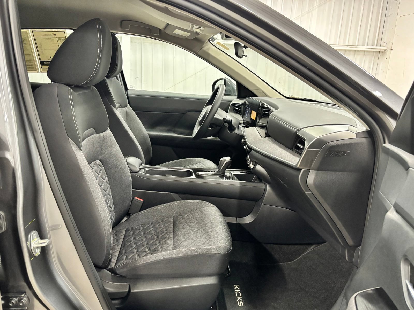 Used 2025 Nissan Kicks SV FWD image 21
