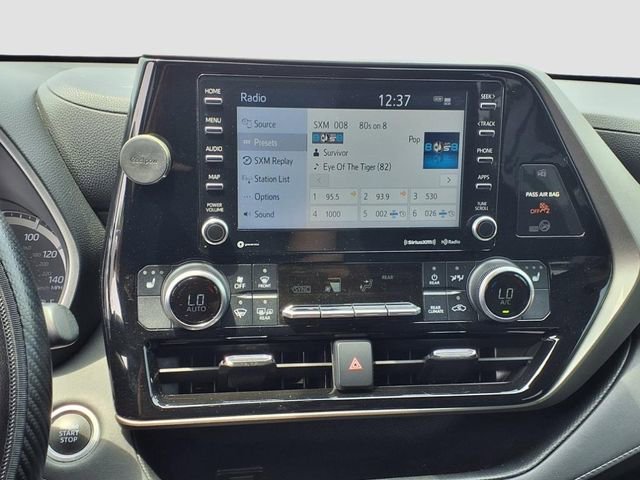 Used 2021 Toyota Highlander XLE AWD/4WD image 23
