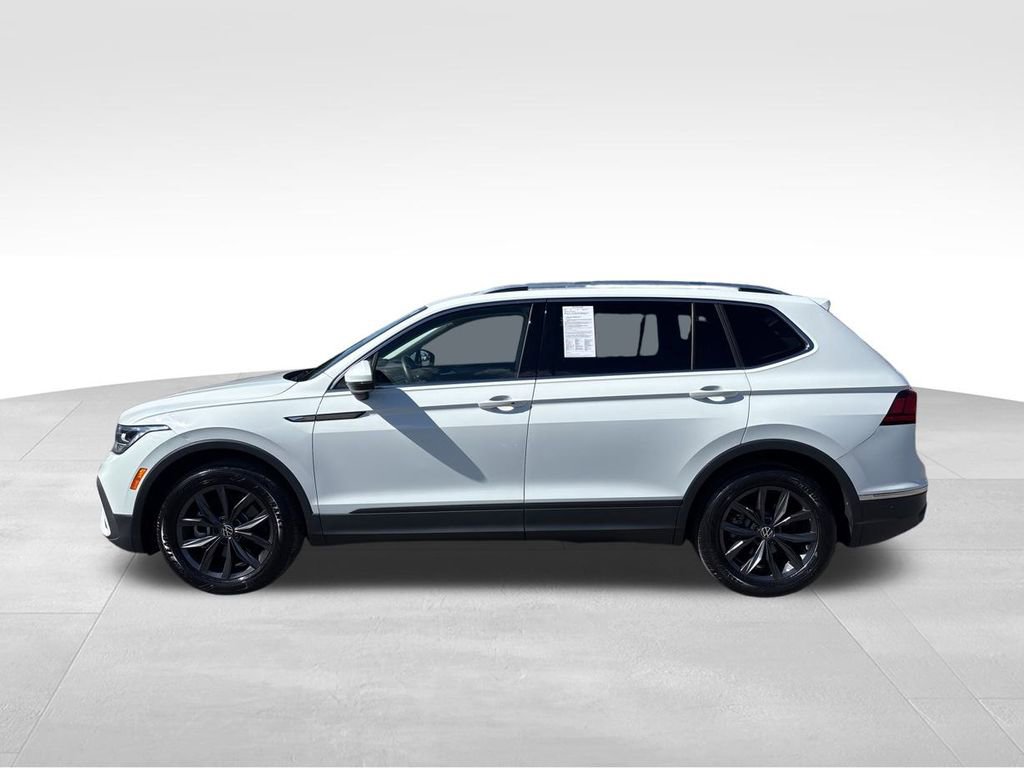 Used 2022 Volkswagen Tiguan SE w/ Panoramic Sunroof Package image 4