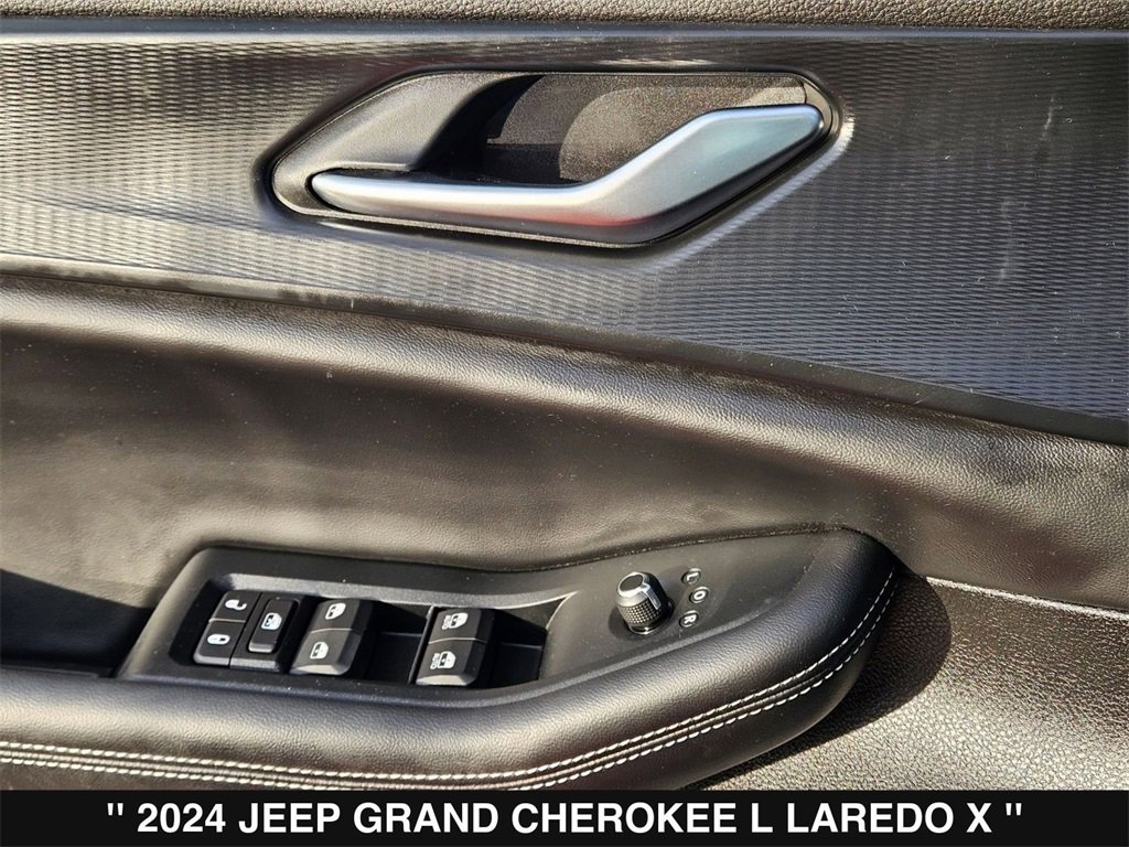 Used 2024 Jeep Grand Cherokee L Laredo image 15