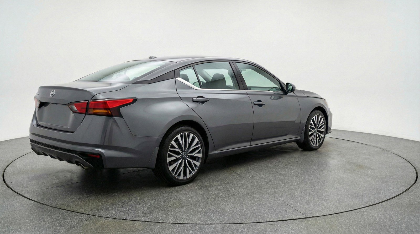 Used 2025 Nissan Altima 2.5 SV image 9