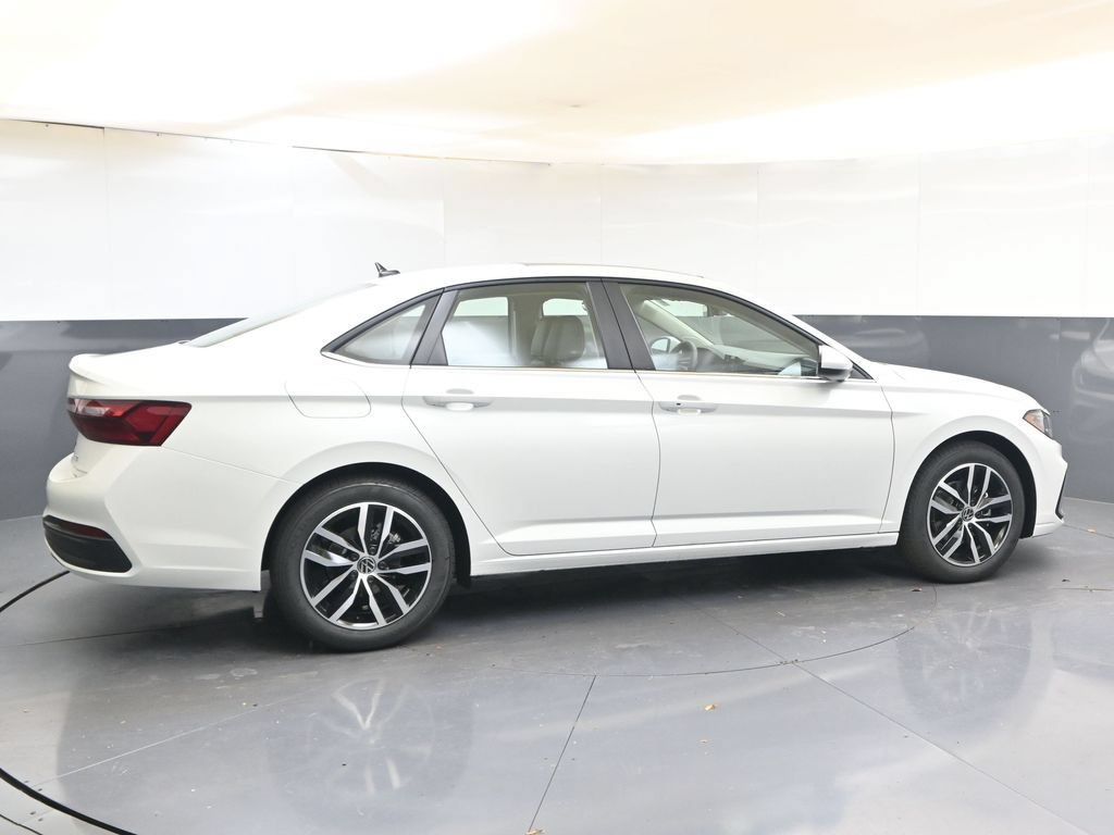 Used 2026 Volkswagen Jetta SE FWD image 6