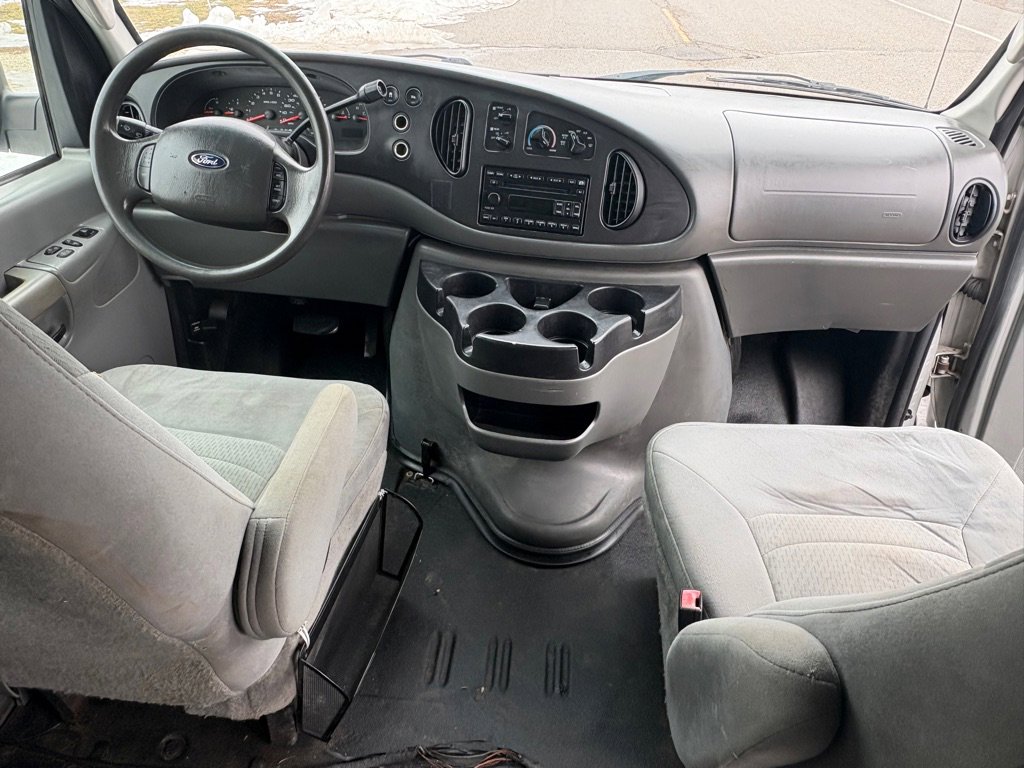 Used 2008 Ford E-350 and Econoline 350 Extended Wagon Super Duty image 11