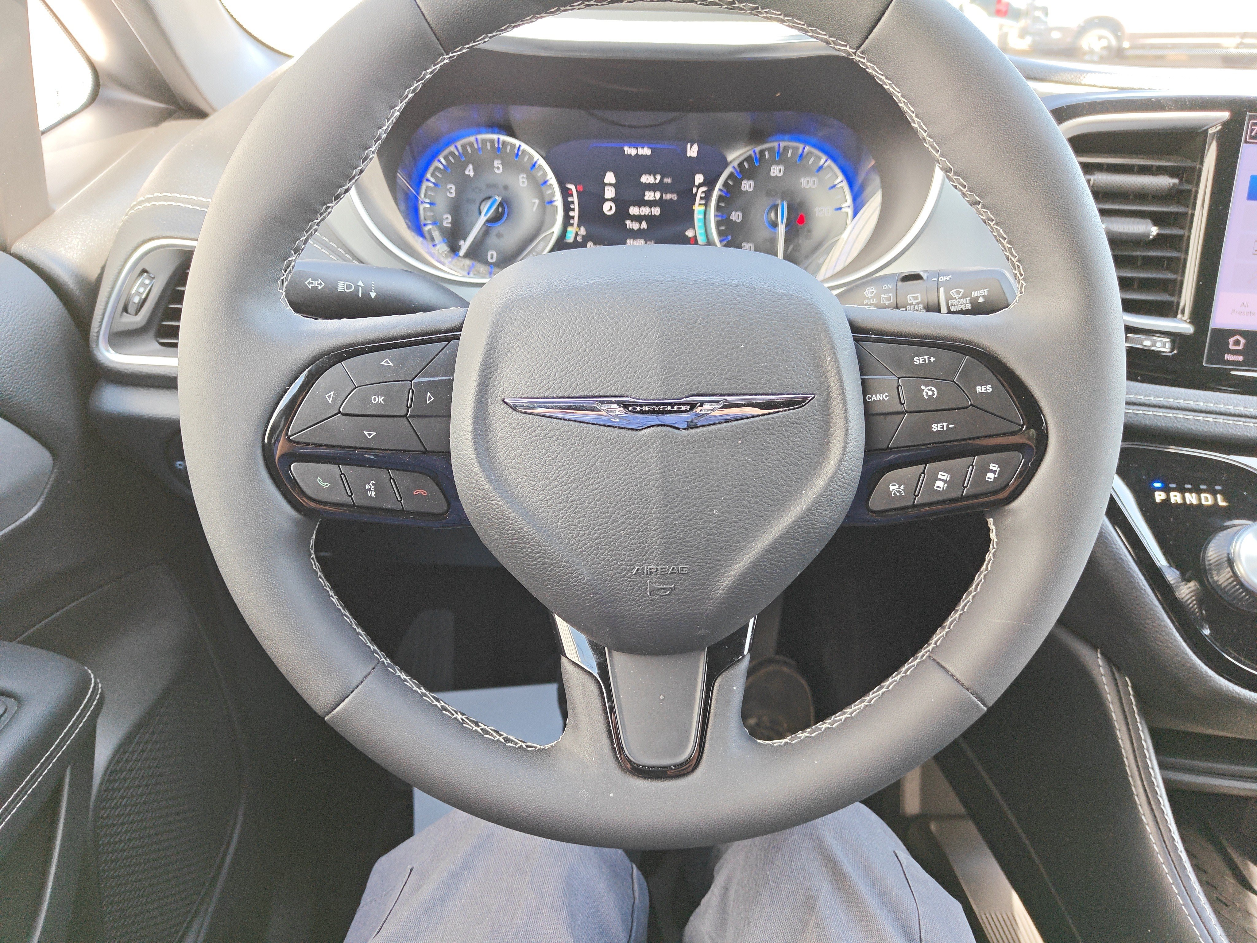 Used 2025 Chrysler Pacifica Limited FWD image 22