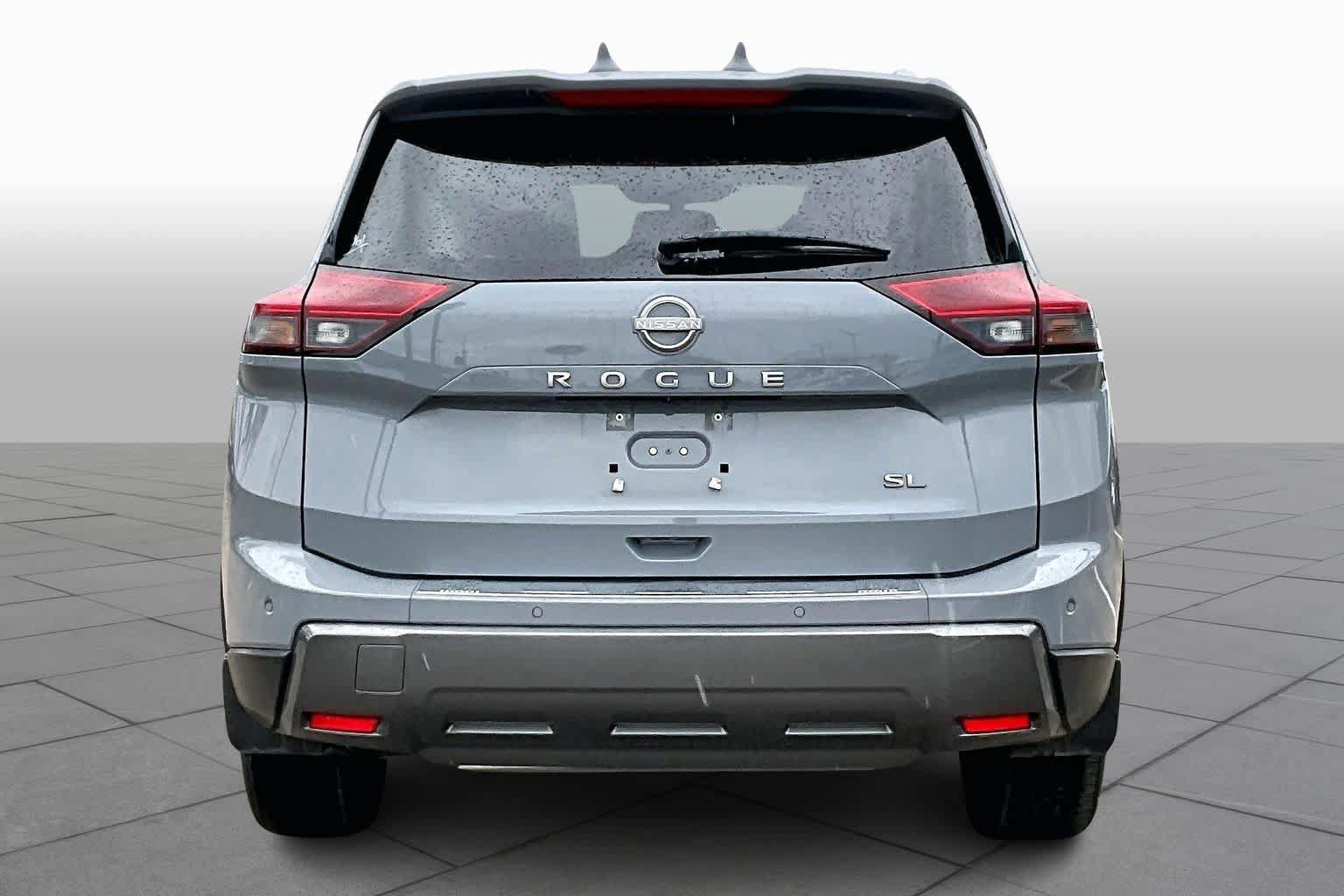 Used 2025 Nissan Rogue SL w/ Tech Package FWD image 5
