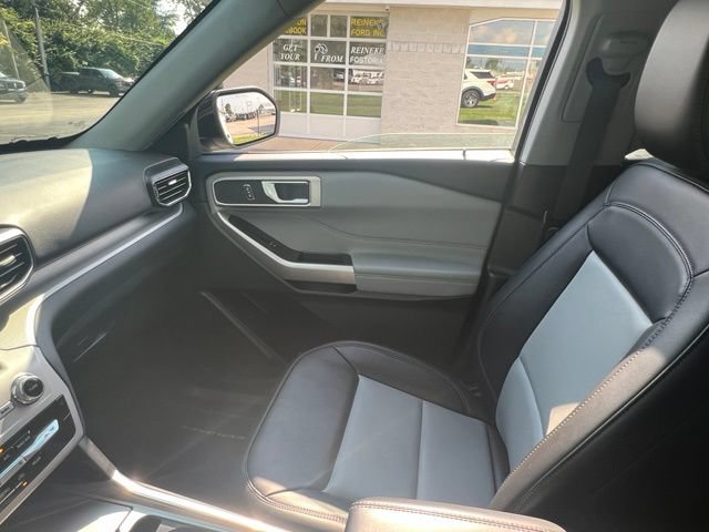 Used 2023 Ford Explorer XLT w/ Equipment Group 202A AWD/4WD image 19