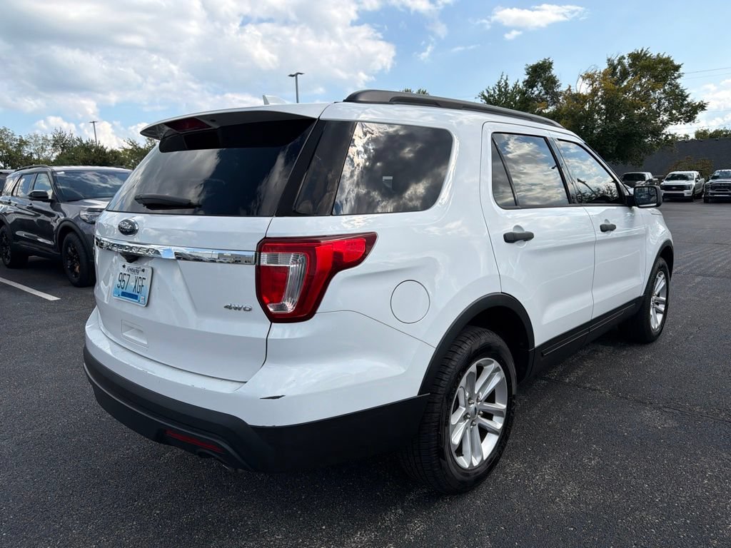 Used 2017 Ford Explorer 4WD image 3