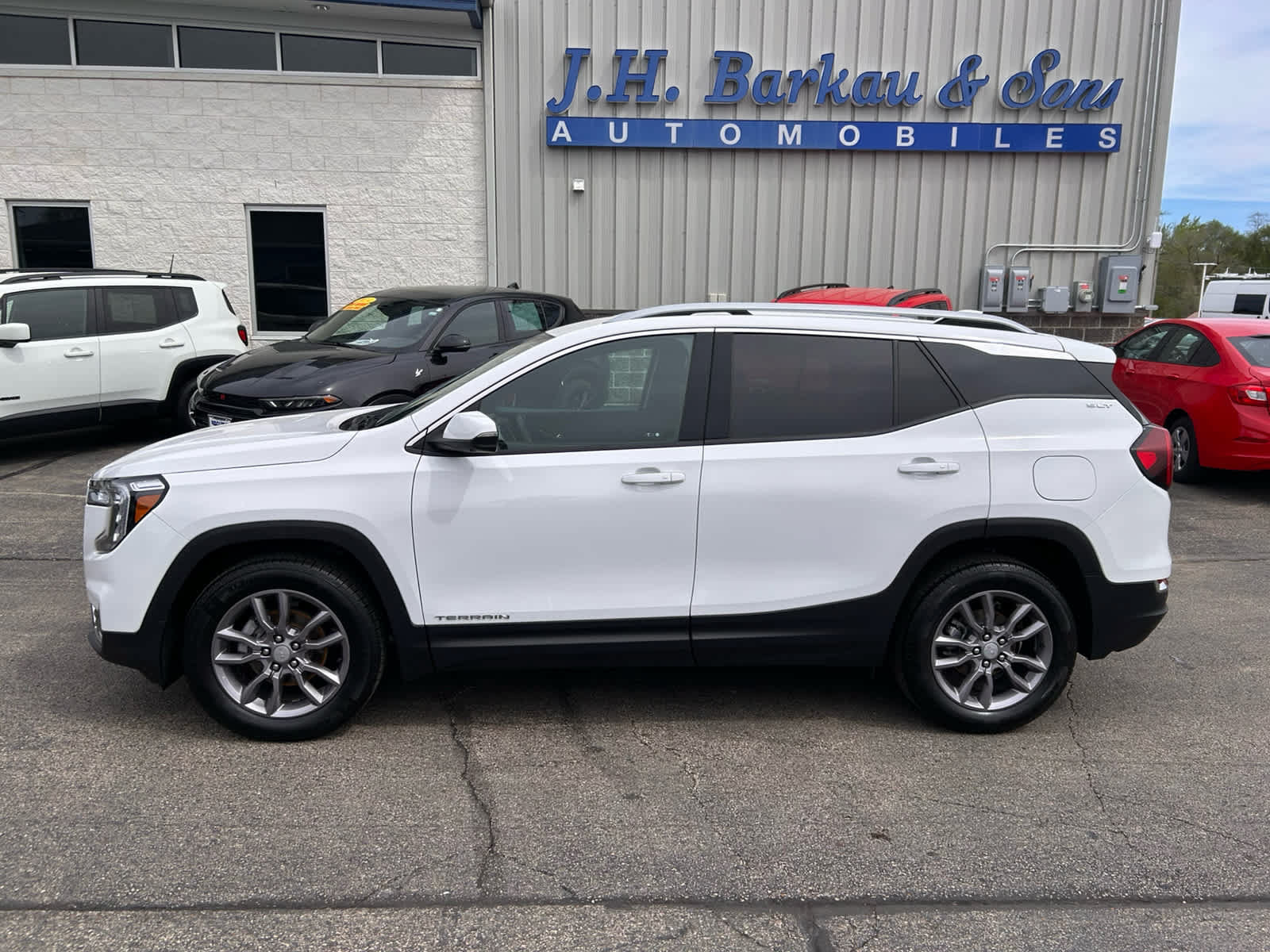 Used 2023 GMC Terrain SLT w/ Tech Package AWD/4WD image 7