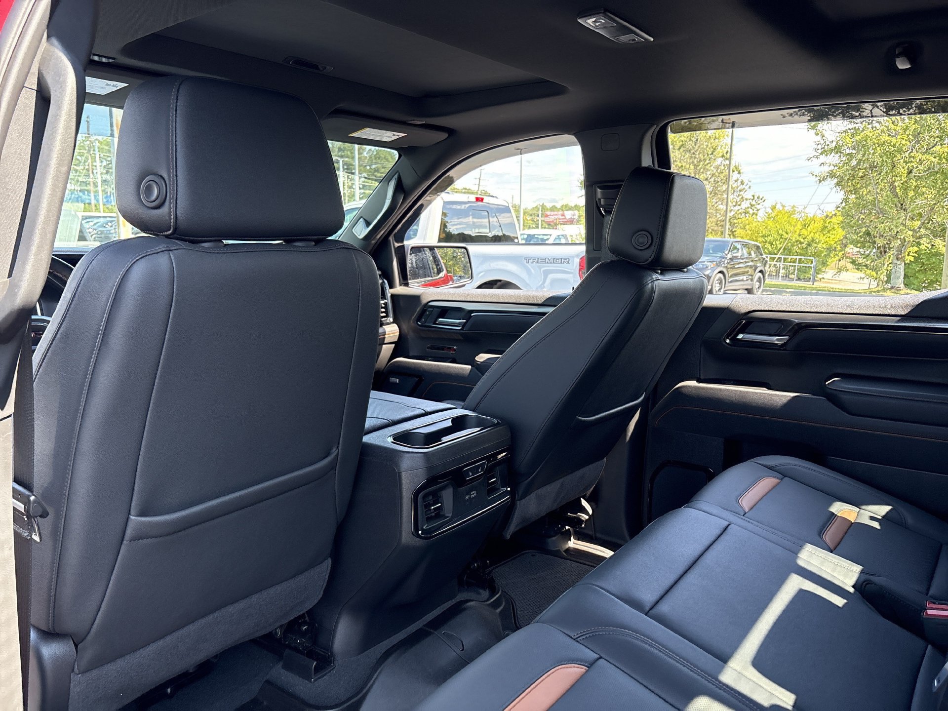 Used 2025 GMC Sierra 1500 AT4 w/ AT4 Premium Package AWD/4WD image 17