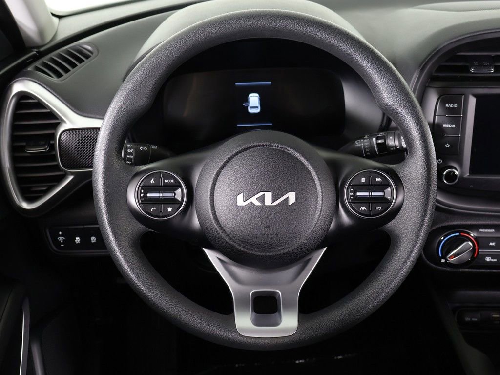 Used 2025 Kia Soul LX w/ LX Technology Package FWD image 36