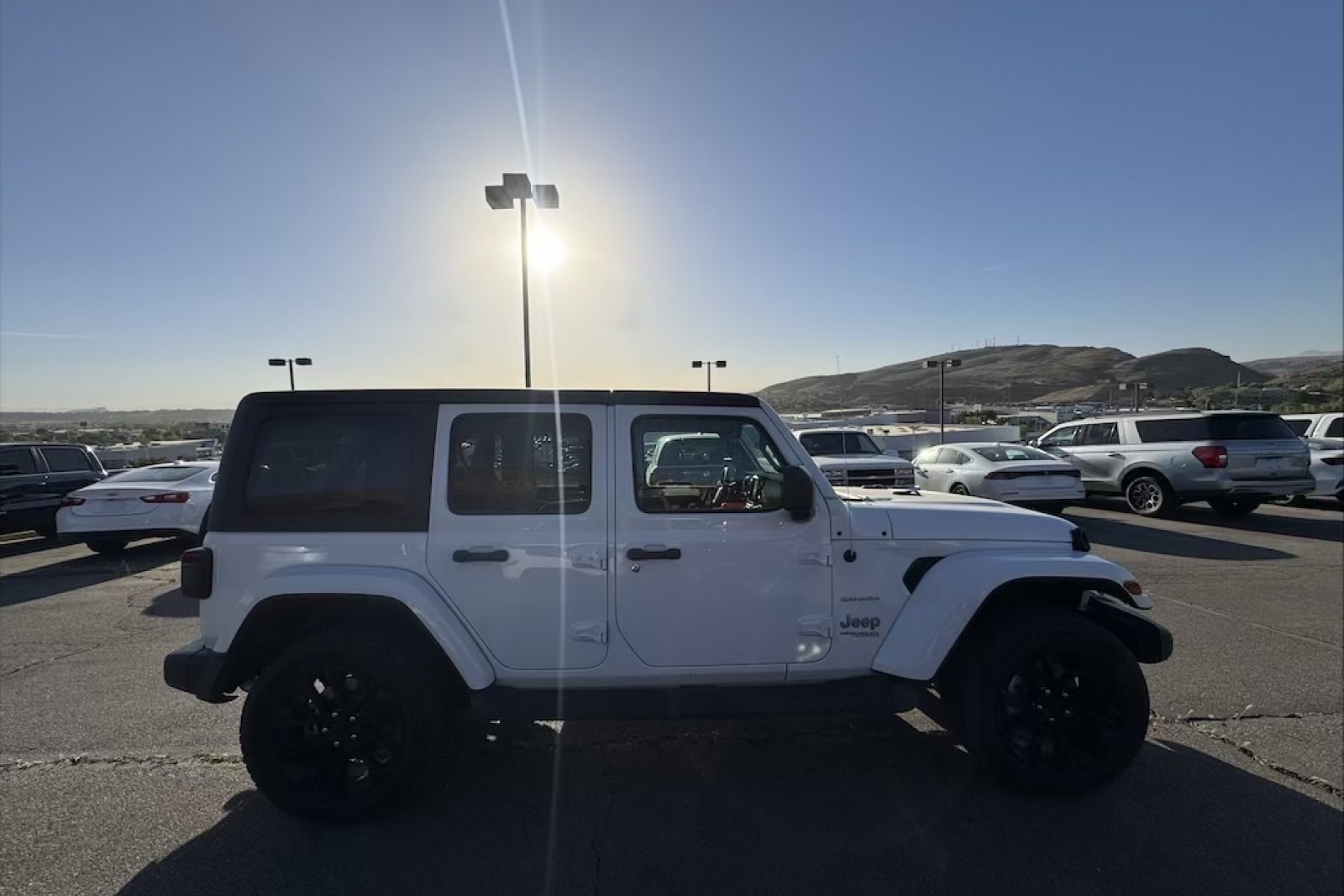 Used 2022 Jeep Wrangler Unlimited Sahara image 6