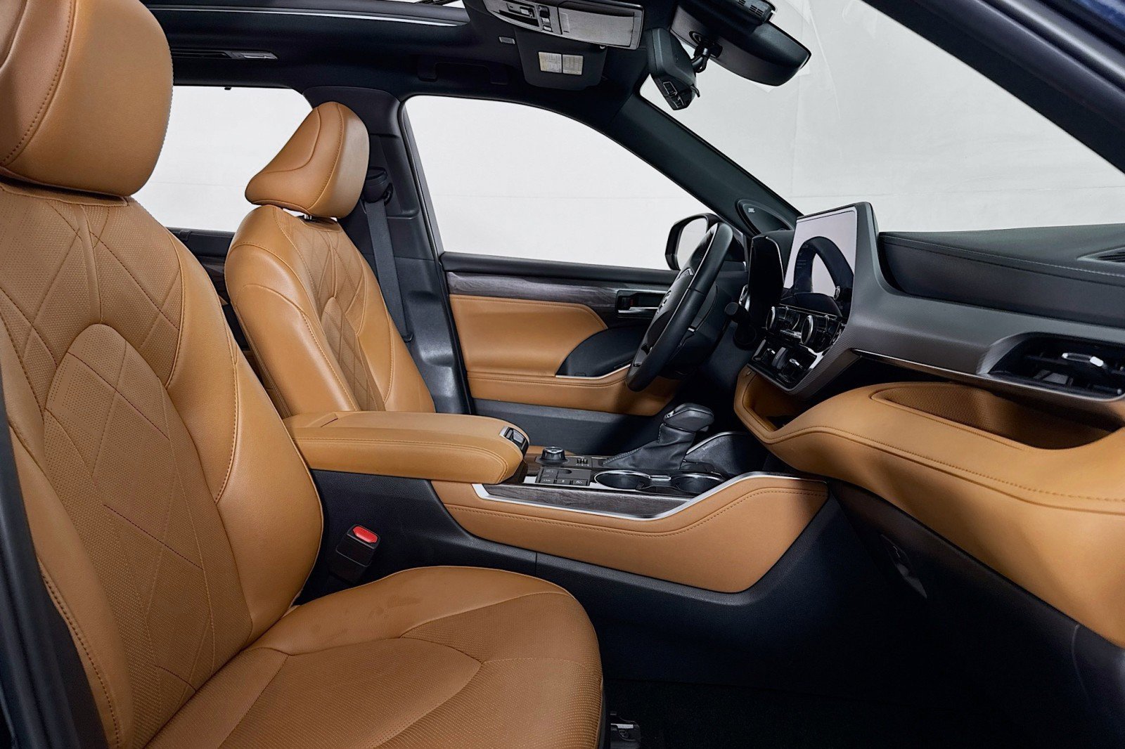 Used 2024 Toyota Highlander Platinum image 7