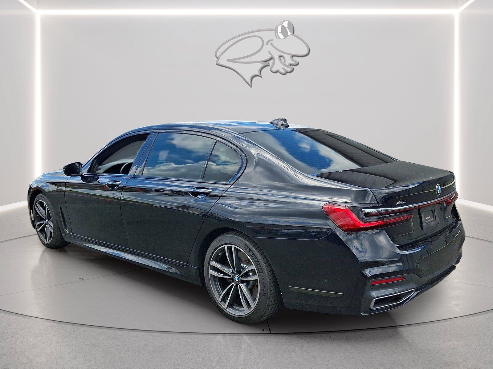 Used 2021 BMW 750i xDrive w/ Executive Package AWD/4WD image 3