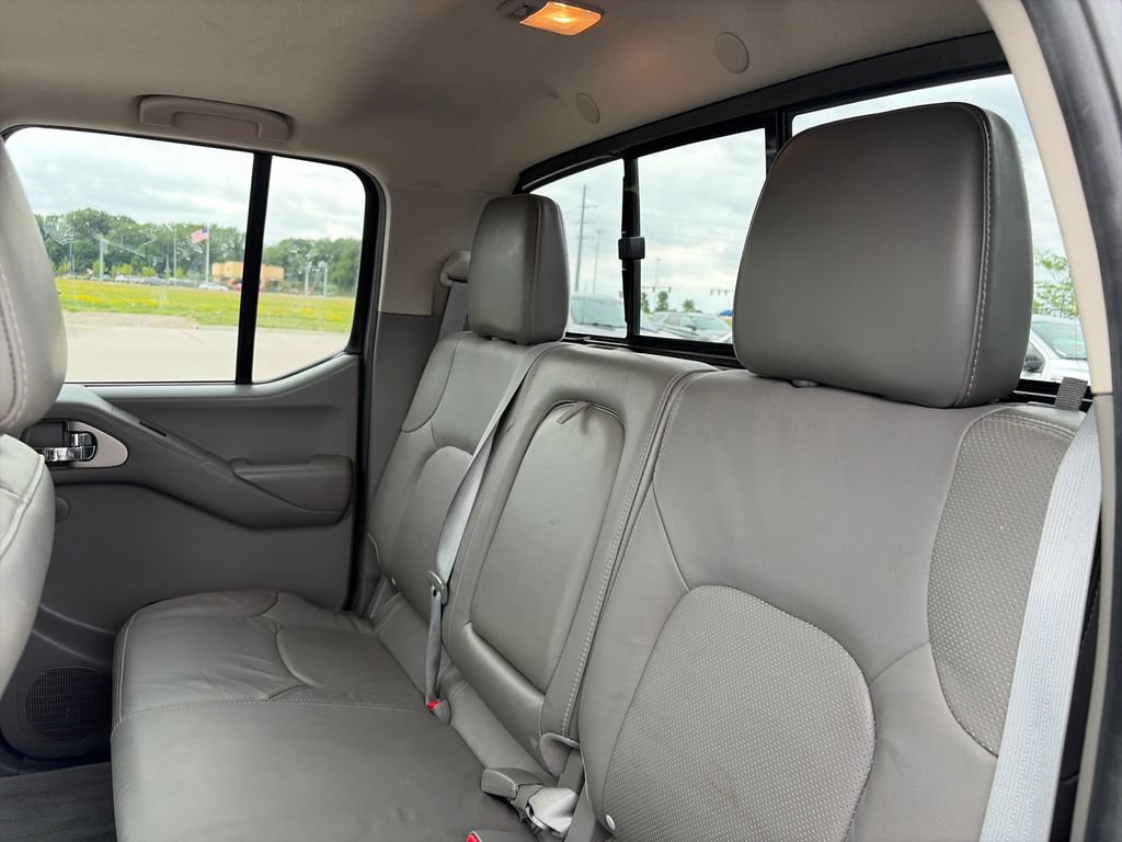 Used 2016 Nissan Frontier SL w/ Moonroof Package AWD/4WD image 30