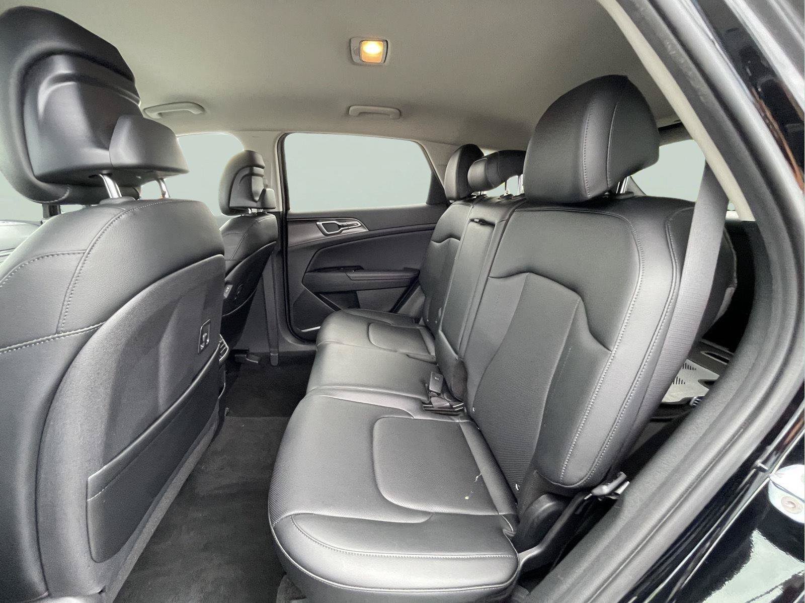 Used 2023 Kia Sportage EX AWD/4WD image 15