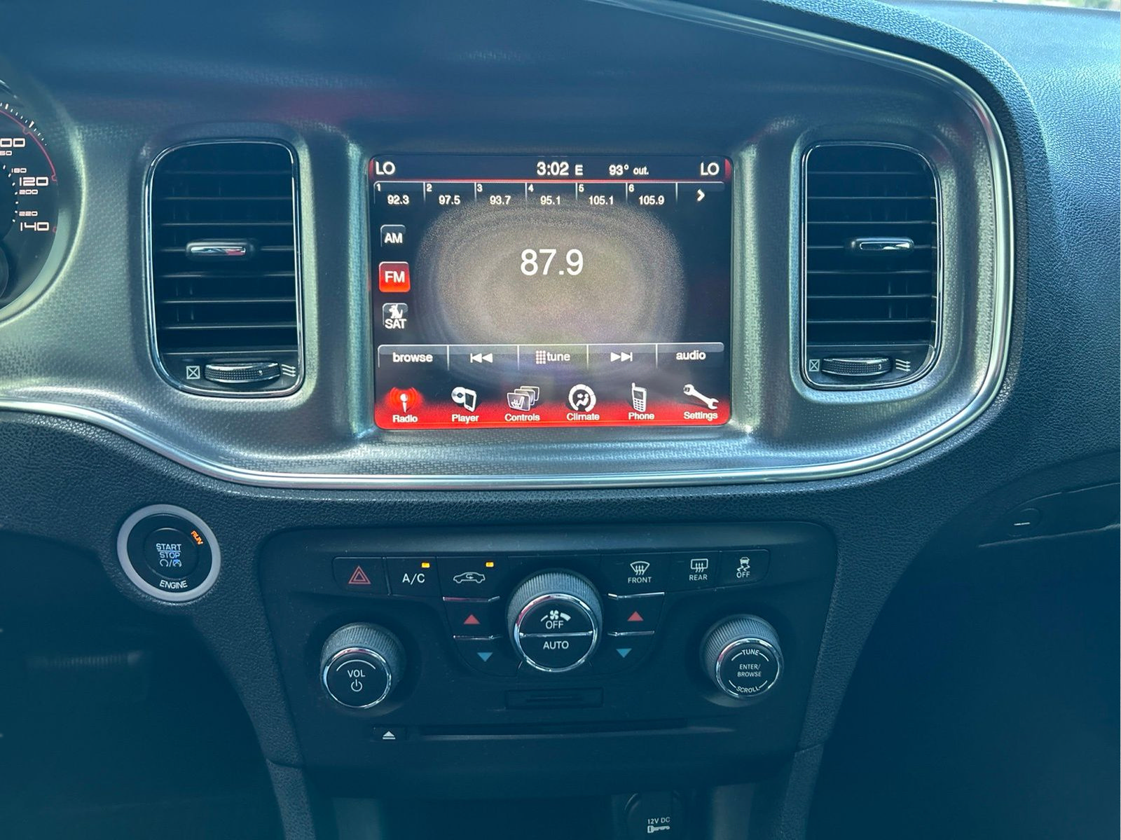 Used 2014 Dodge Charger SXT RWD image 18