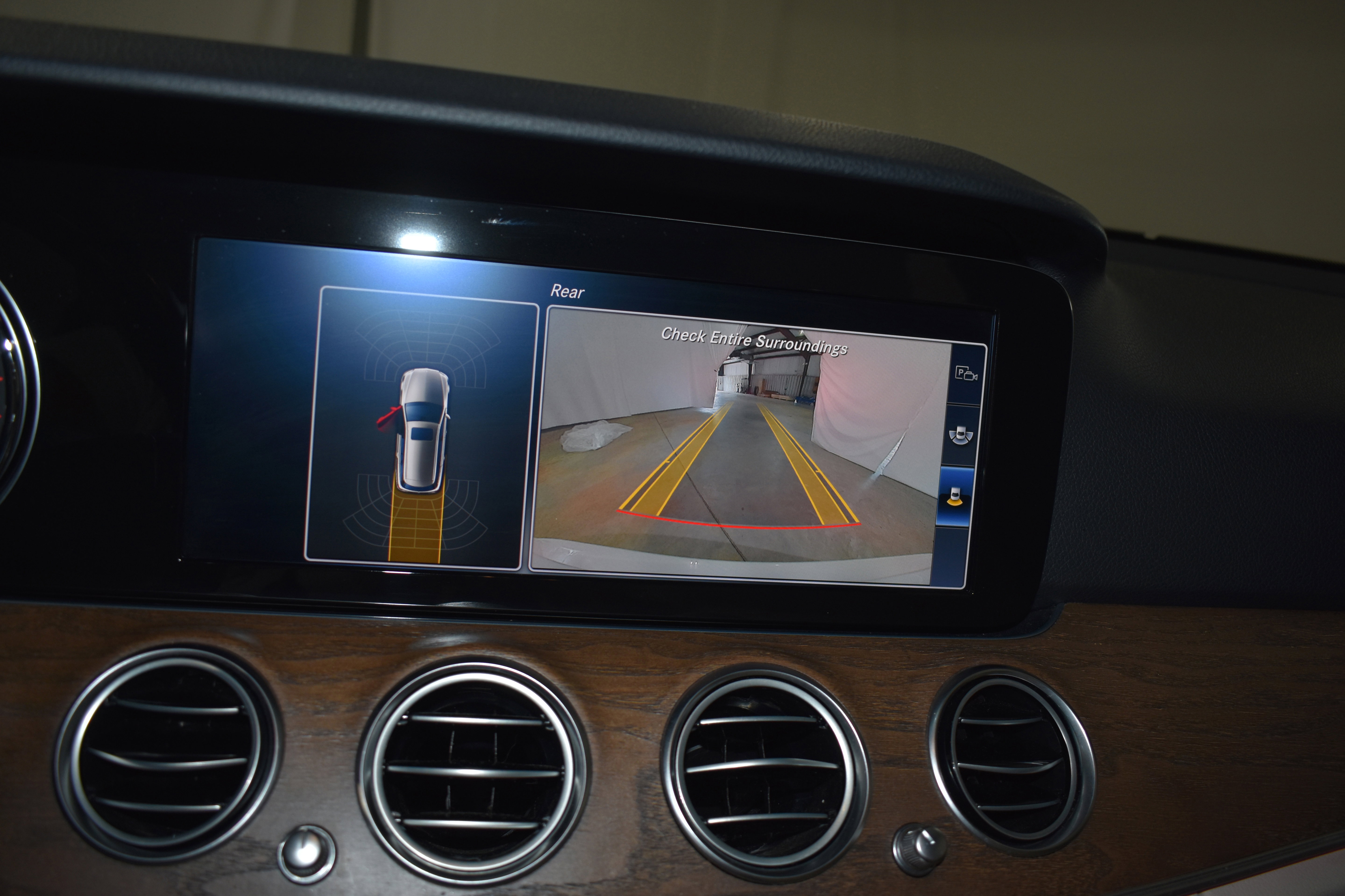 Used 2017 Mercedes-Benz E 400 4MATIC Wagon image 18