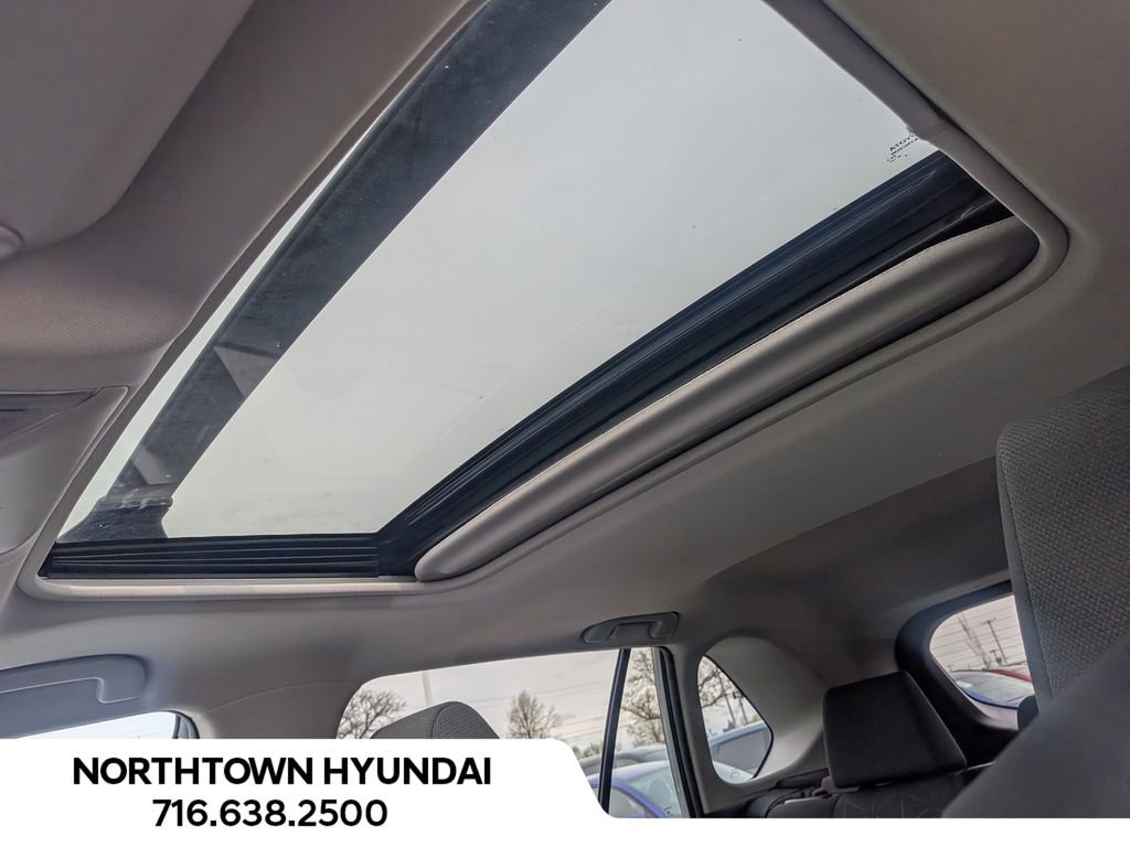 Used 2022 Toyota RAV4 XLE w/ Convenience Package AWD/4WD image 9