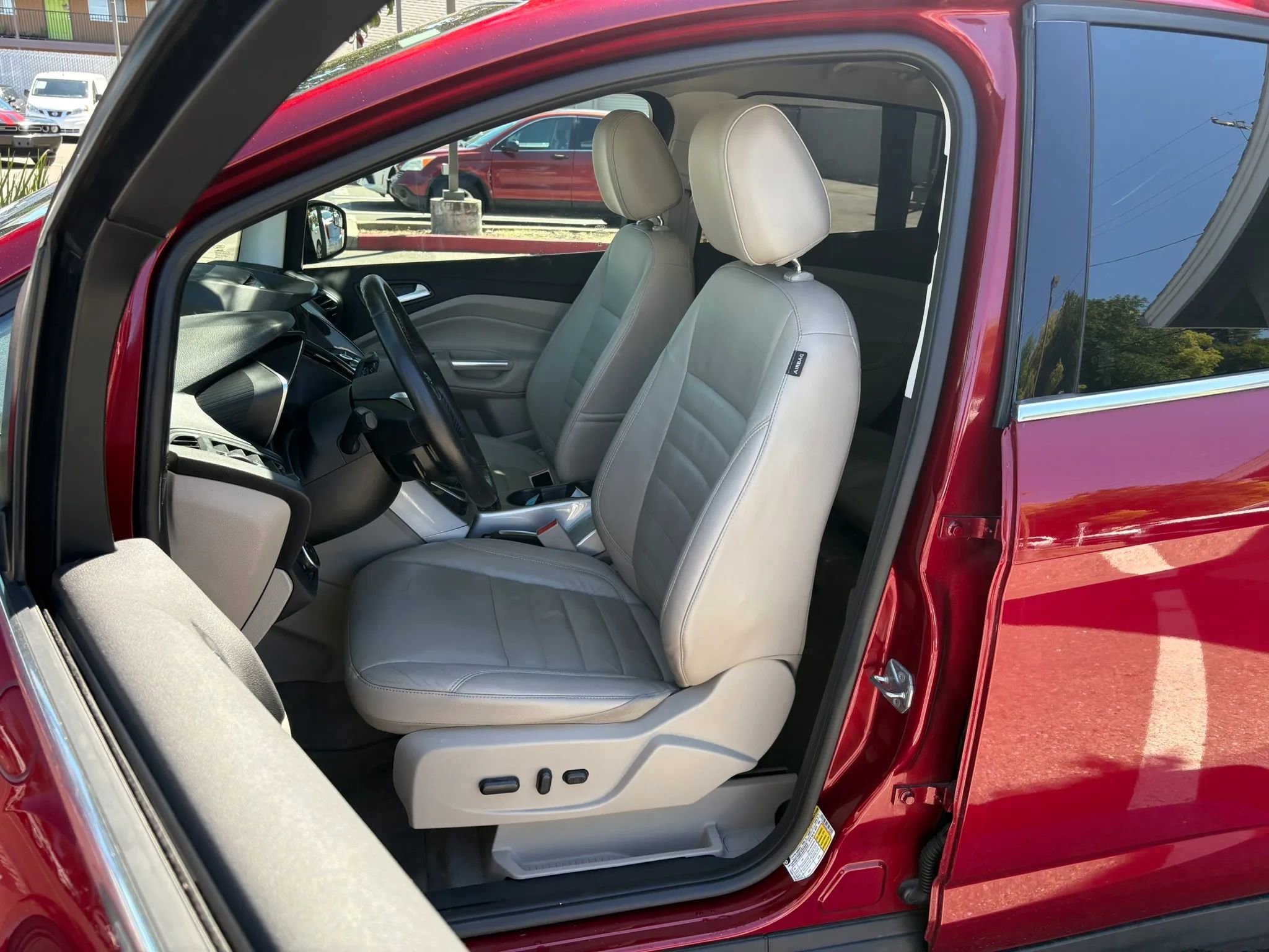 Used 2016 Ford C-MAX Energi SEL w/ Equipment Group 302A FWD image 10