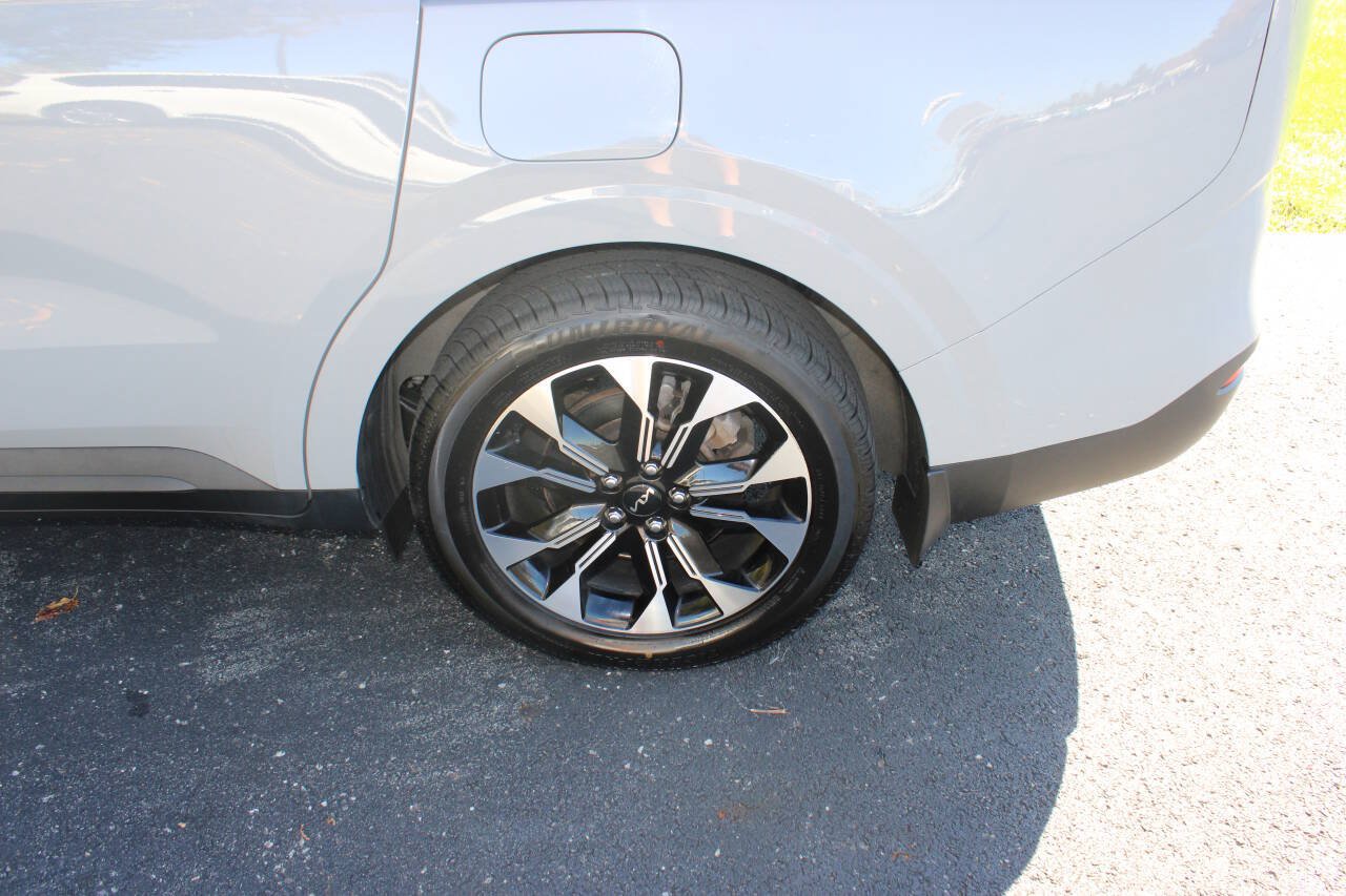 Used 2022 Kia Carnival EX FWD image 6