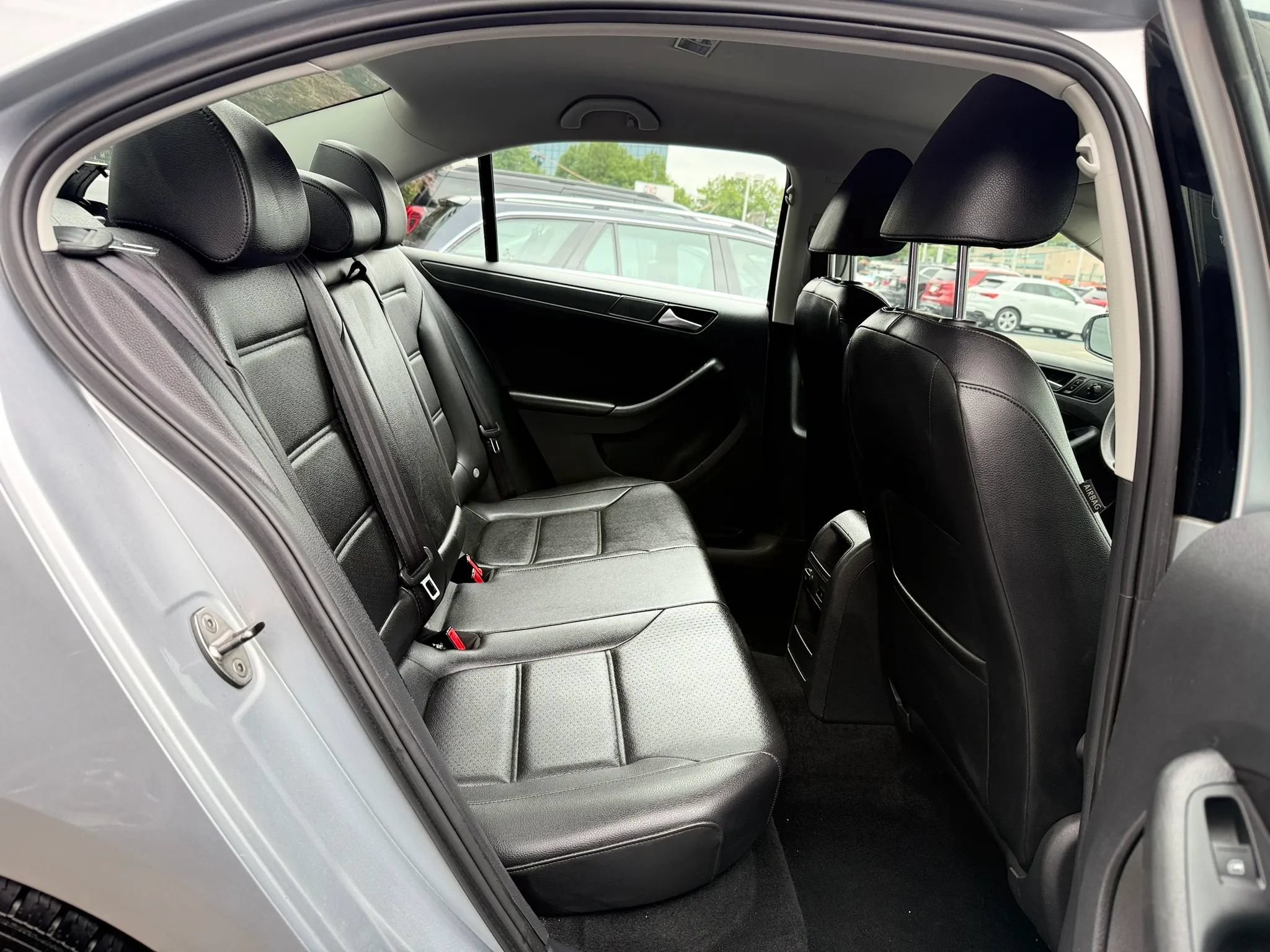 Used 2014 Volkswagen Jetta SE FWD image 25