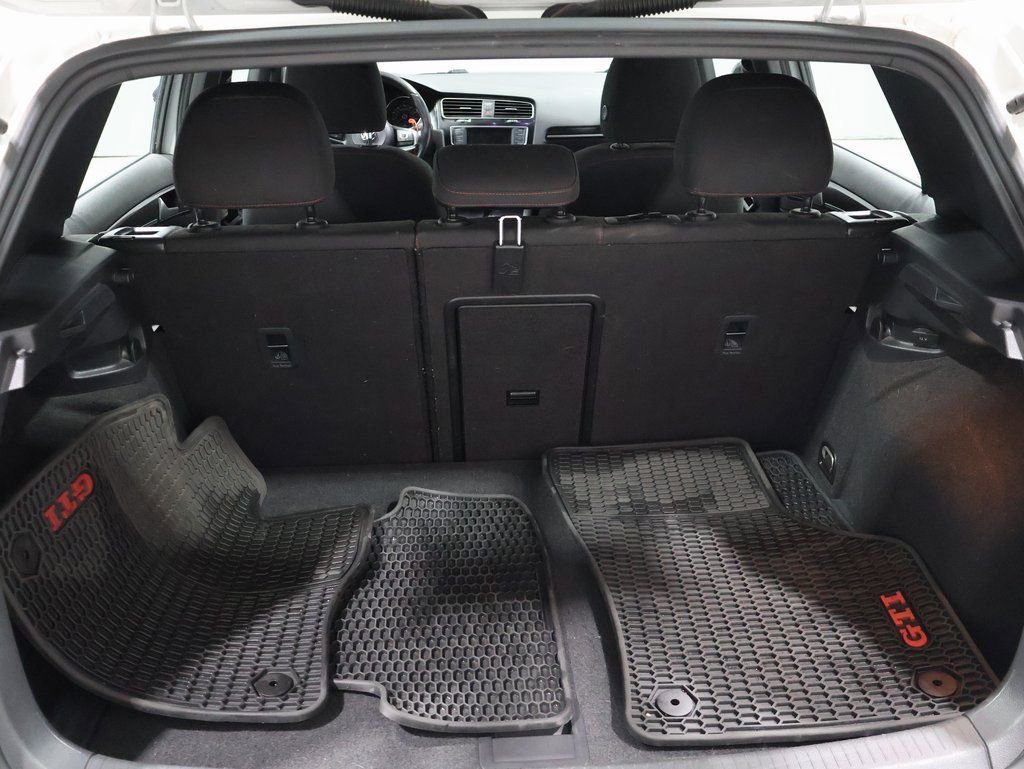 Used 2017 Volkswagen Golf S image 15