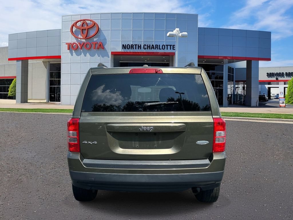Used 2016 Jeep Patriot Latitude AWD/4WD image 6