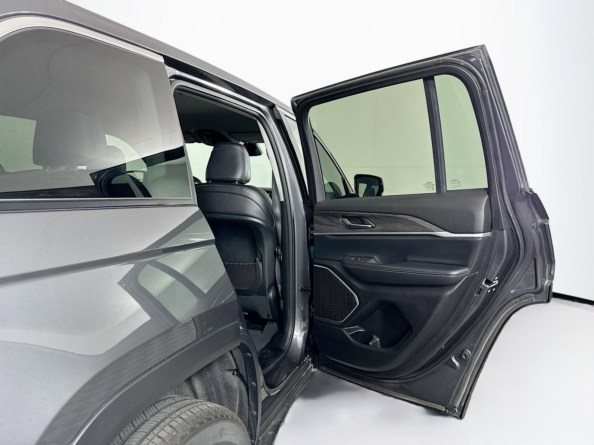 Used 2022 Jeep Grand Cherokee Limited image 30