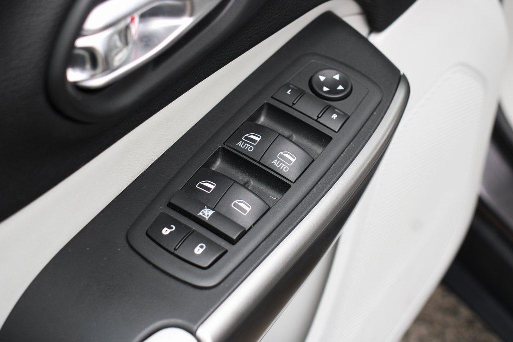 Used 2020 Jeep Cherokee Limited image 16