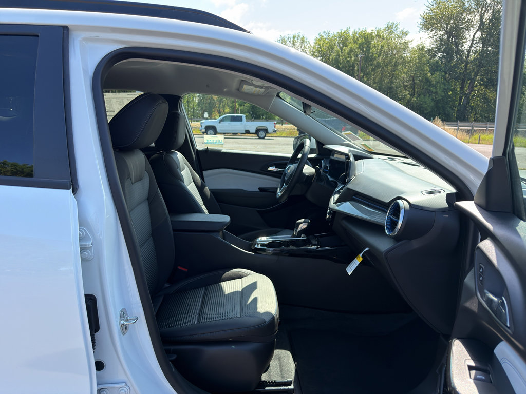 New 2025 Chevrolet Trax LT w/ Driver Confidence Package FWD image 13