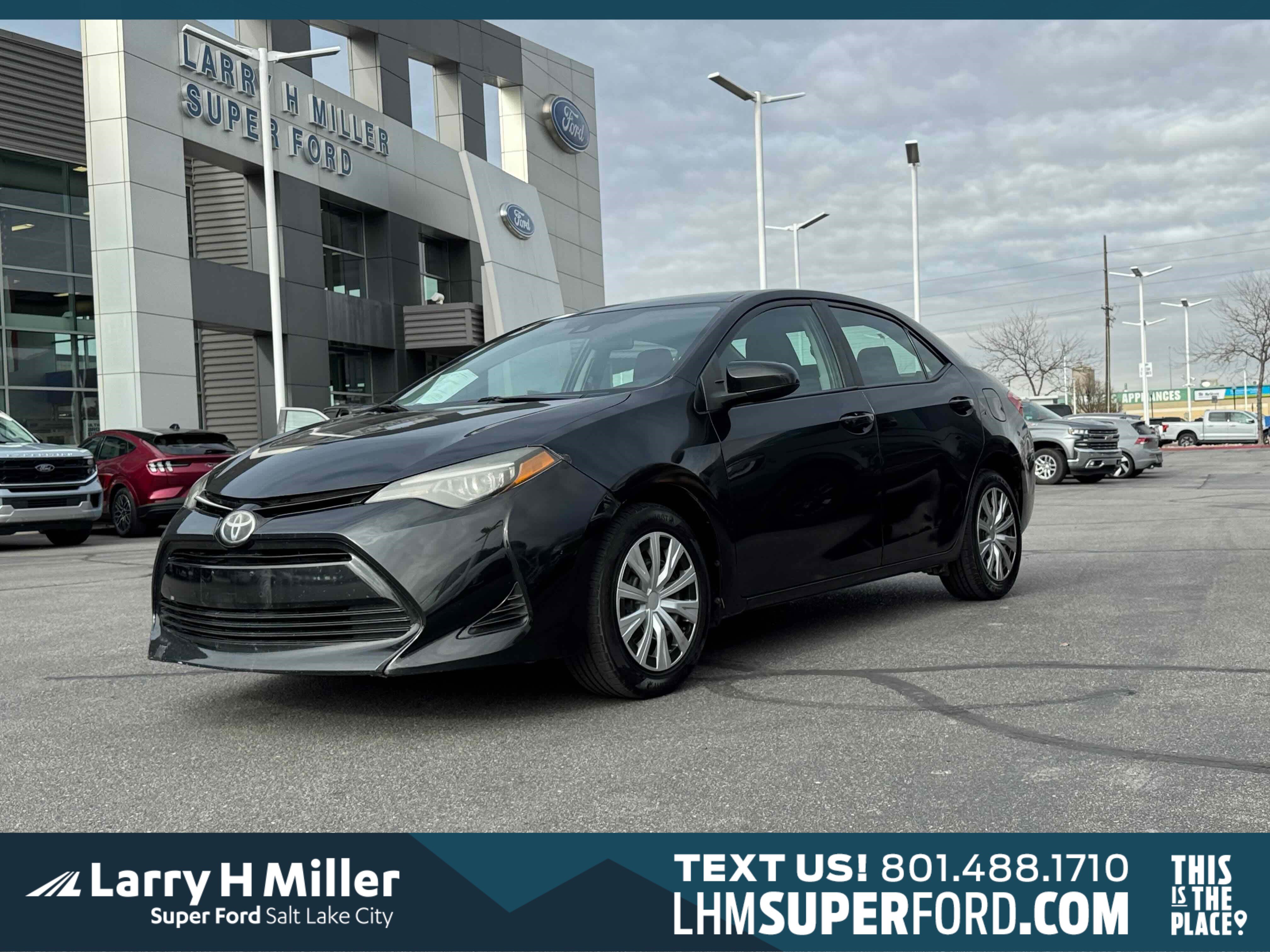Used 2018 Toyota Corolla LE image 1