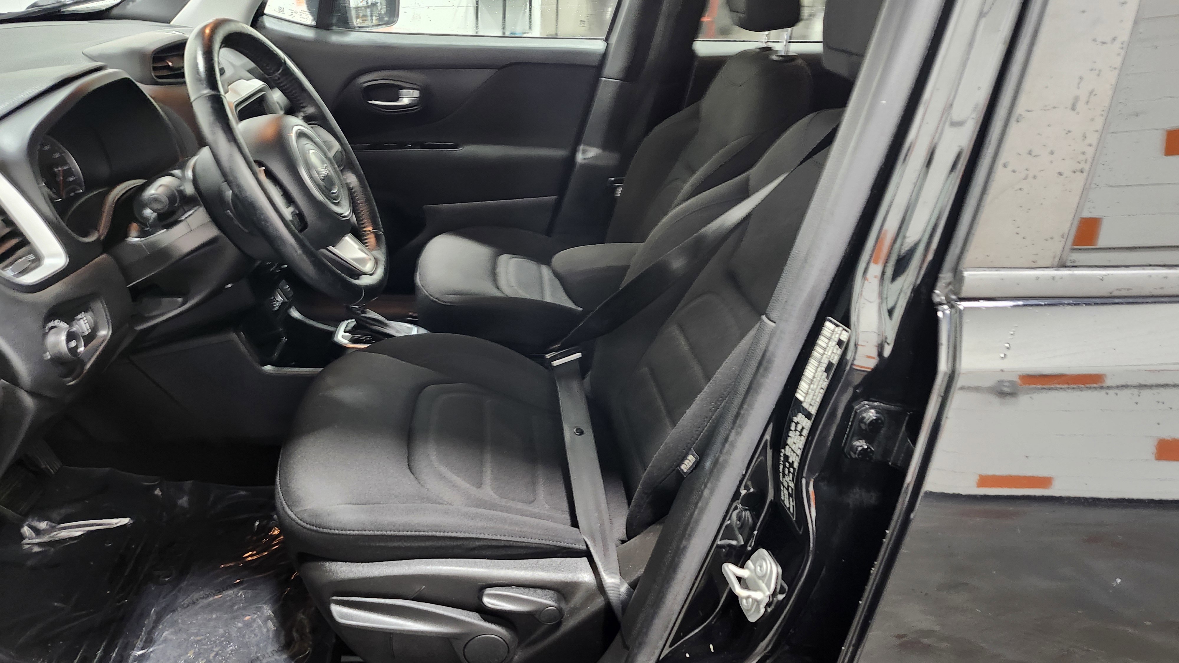 Used 2019 Jeep Renegade Latitude w/ Cold Weather Group image 21