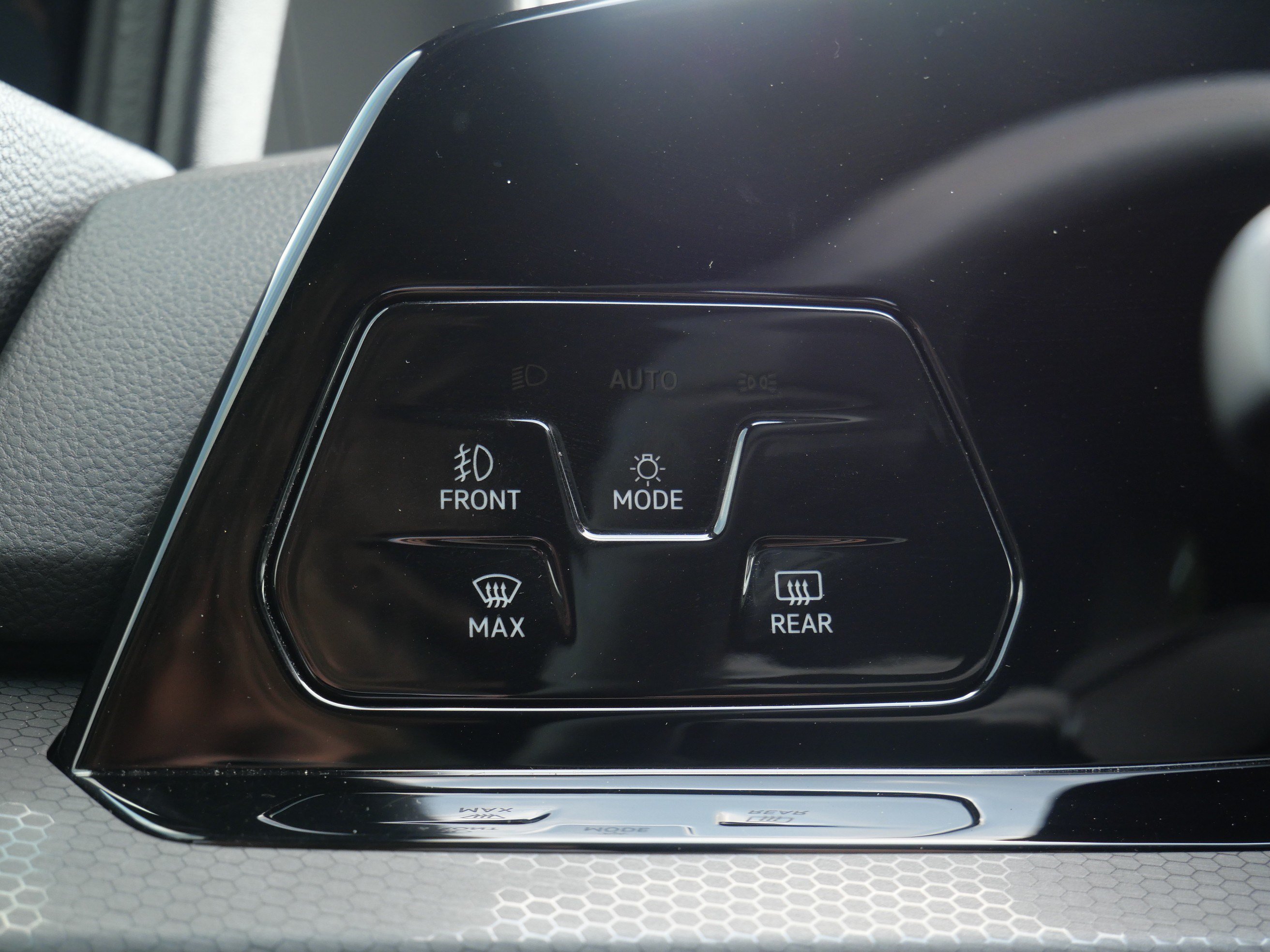 Used 2024 Volkswagen GTI SE FWD image 26