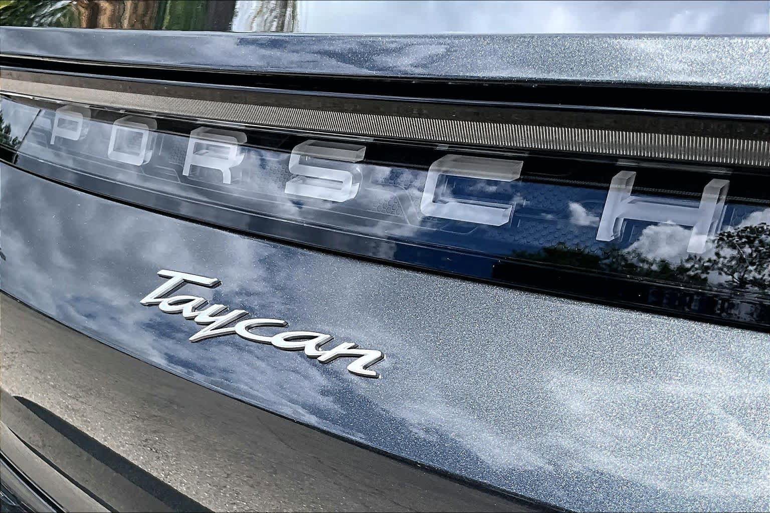 Used 2023 Porsche Taycan image 9