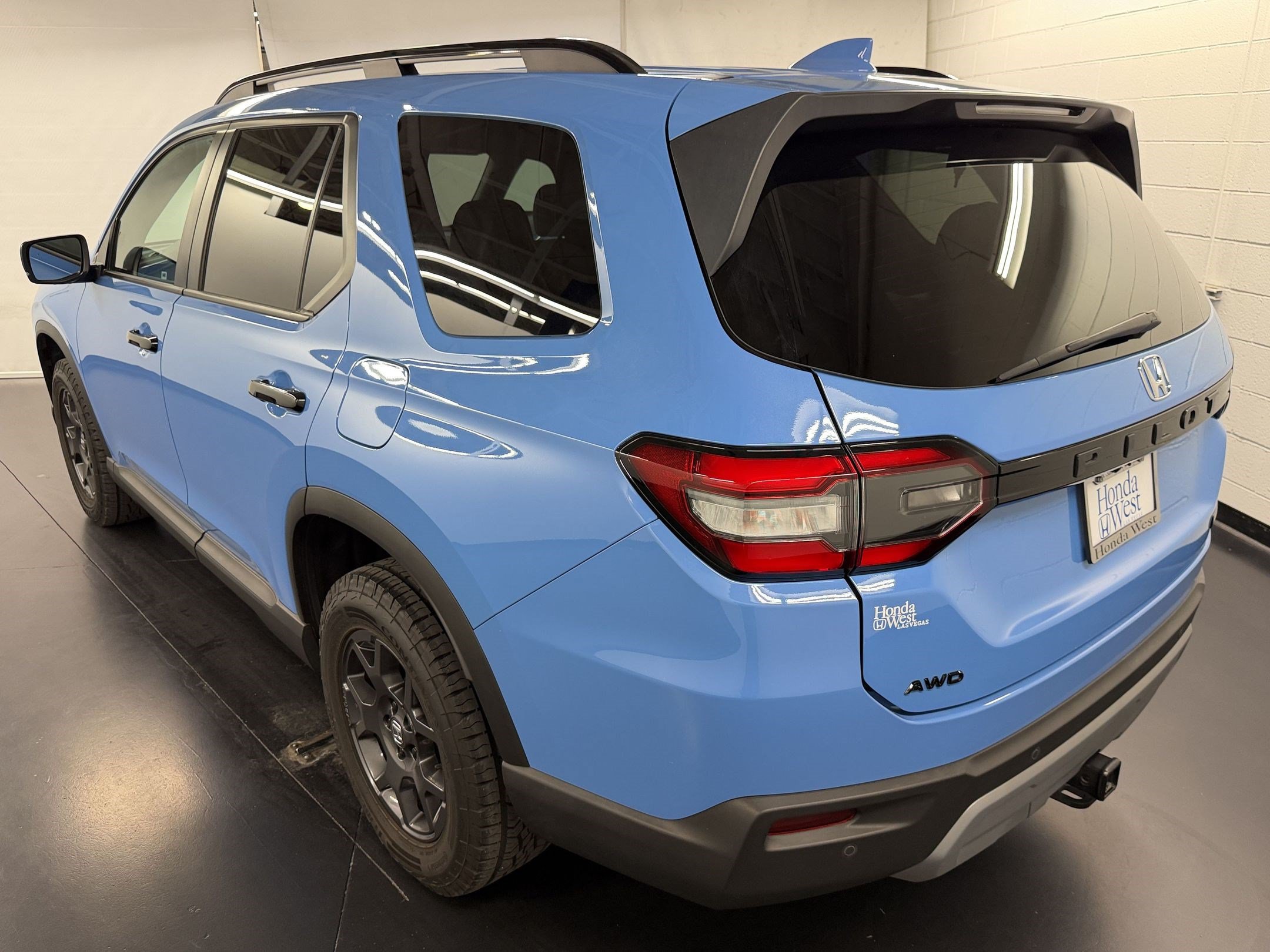 Certified 2024 Honda Pilot TrailSport image 3