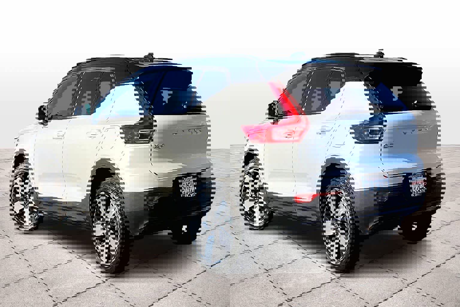 Used 2023 Volvo XC40 Recharge Ultimate w/ Protection Package Premier image 15