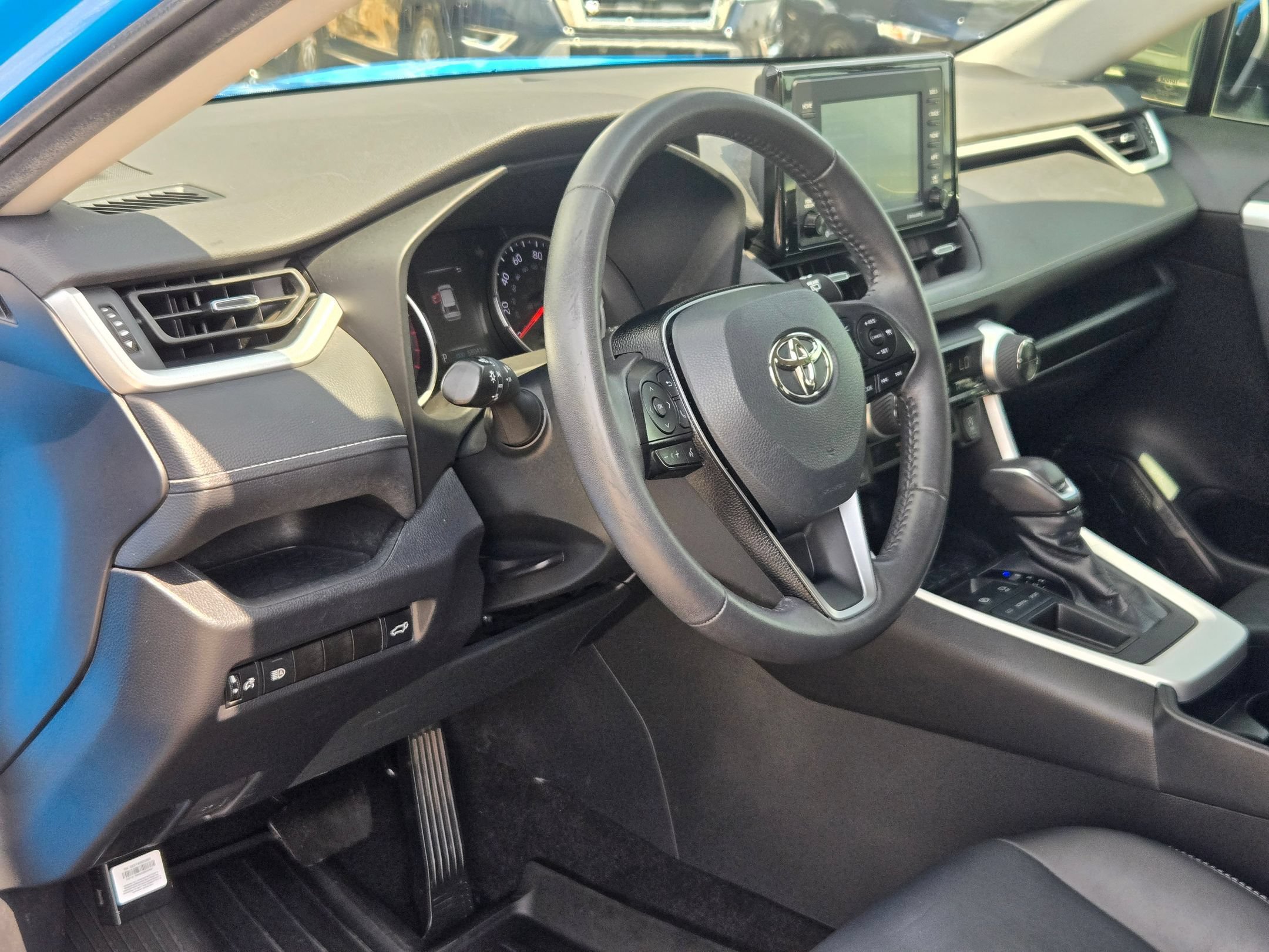Used 2021 Toyota RAV4 XLE Premium FWD image 11
